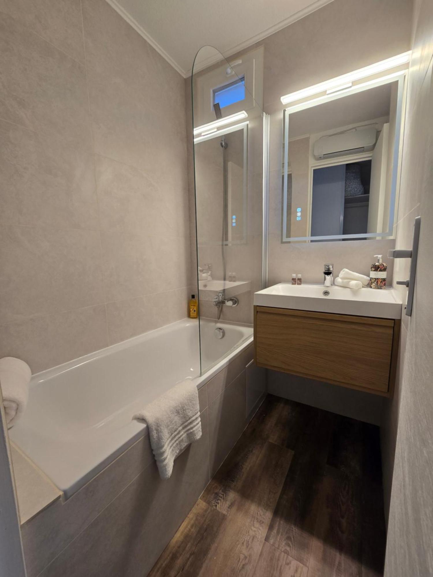 Chez Adriana Studio Vue Mer Avec Piscine Grimaud Ngoại thất bức ảnh